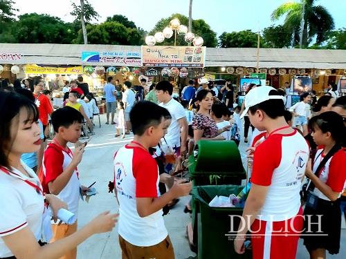 Doanh nghiệp, du khách chung tay bảo vệ môi trường, hạn chế rác thải nhựa tại Festival Văn hóa ẩm thực du lịch quốc tế Nghệ An 2019 